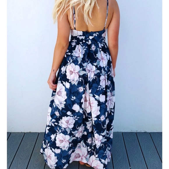 I’m With You Maxi Dress - Picture 4 of 5